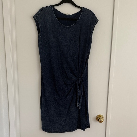 Jane and Delancey Dresses & Skirts - Jane and Delancey Dark Blue Knot-Front Mini Dress